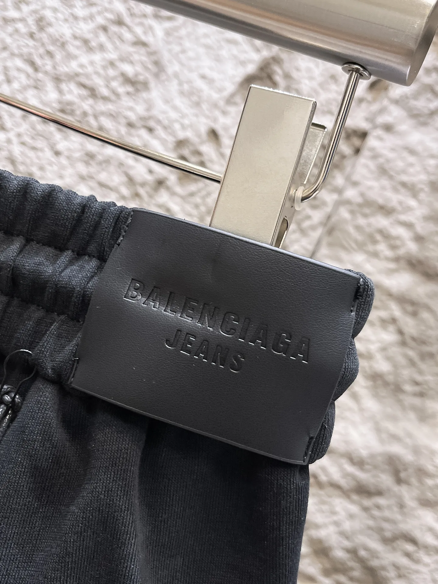 Balenciaga's three-standard complete 2026 summer New Arrival men's casual shorts, advanced custom-made Breathable fabric, Breathable fabric, extremely stretchy and comfortable, impeccable details, top-grade accessories, original logo design concept, delicate and soft feel! The upper body fit is awesome! Size: M-XXXL Please state your height and weight when ordering